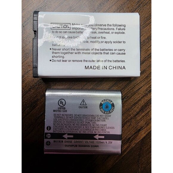 Lot Of 4 Vintage Film & Digital Cameras W/ Accessories - Picture 12 of 14